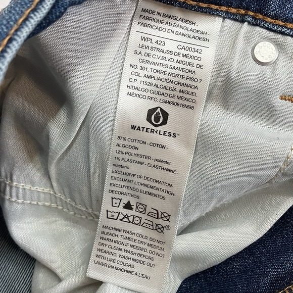 Levis Womens Blue Signature Heritage High‎ Rise Bermuda Cut Off Jean Shorts Sz 8 - Picture 6 of 6